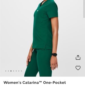 FIGS HUNTER GREEN. Size medium top! Great deal perfect for work